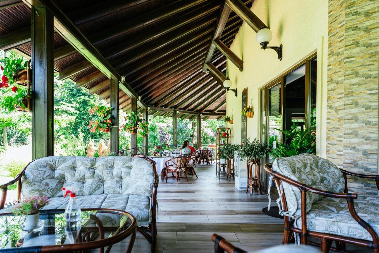 Atos Srebrno Jezero - Villa And Restaurant Veliko Gradiste Exterior photo